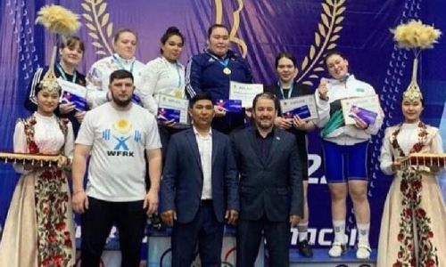 Победительница ЧМ и ЧА среди юниоров стала трехкратной чемпионкой Казахстана по тяжелой атлетике