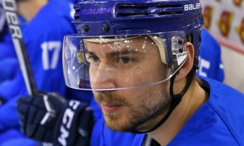 Тренер из КХЛ поддержал форварда сборной Казахстана во время матча с Латвией