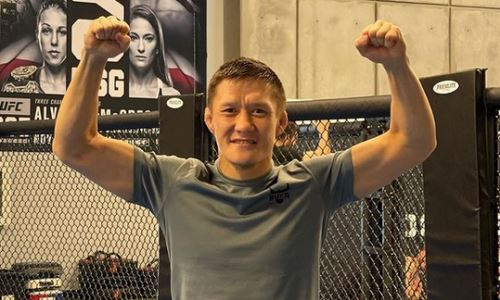 Жумагулов показал фото с бойцами UFC и сделал заявление перед следующим поединком