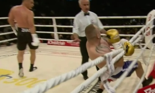 Видео полного боя казахстанского супертяжа с нокаутом мощного француза за титул чемпиона WBC