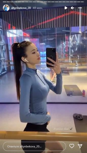 Сабина Алтынбекова сделала фото в коротких шортиках и изумила своей фигурой. Фото