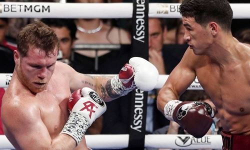 Сбежавший от Алимханулы чемпион мира высмеял «Канело» за поражение Биволу