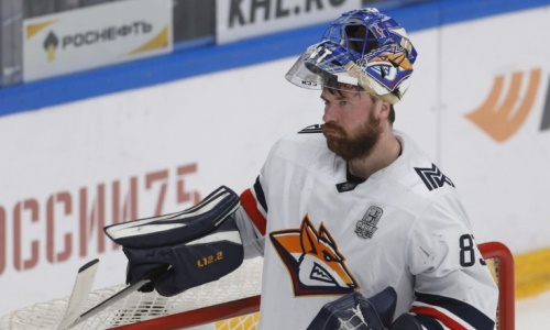 Клуб трех казахстанцев в КХЛ продлил контракт с рекордсменом лиги