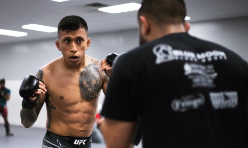 Соперник Жалгаса Жумагулова выступил в поддержку ЛГБТ перед боем и ответил хейтерам