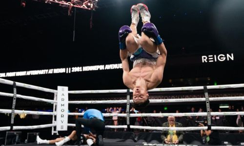 Тяжелым нокаутом завершился бой непобежденного казахстанского боксера против мексиканца 