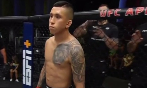 «Я уже однажды получил дерьмо на палочке». Соперник Жумагулова объяснил свое странное поведение