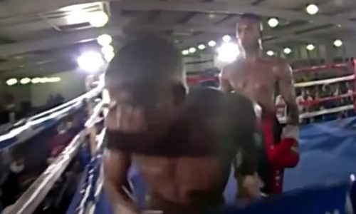 Боксер «потерял» соперника на ринге. Видео