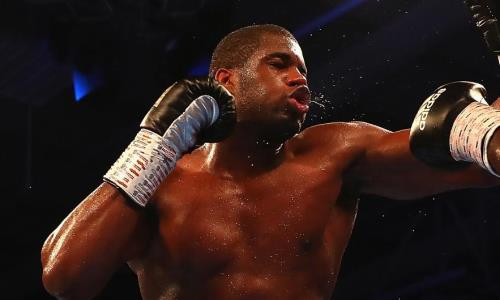 Непобежденный чемпион WBA в супертяжелом весе нокаутом проиграл главный бой вечера бокса в США. Видео