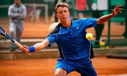 Теннисист из Казахстана в упорном матче проиграл в четвертьфинале турнира в Блуа