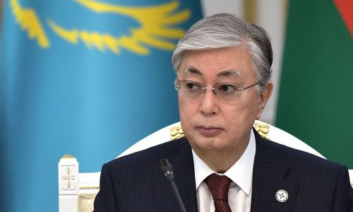 «Насмехался над гражданами соседней страны». Президент Казахстана упомянул слова экс-министра спорта
