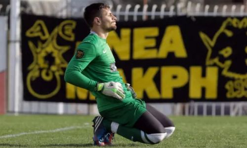 «Видел победу над Словакией». Играющий в Греции вратарь из Казахстана о неудаче с «Кайратом» и зарплатах в местном футболе