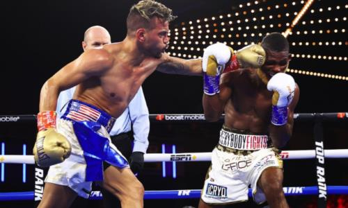 Зверским нокаутом обернулся бой двукратного олимпийского чемпиона перед поединком за три титула. Видео
