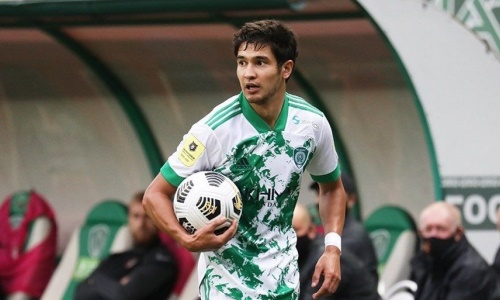 Футболист сборной Казахстана прошел через поздравительный «коридор» в клубе РПЛ. Видео