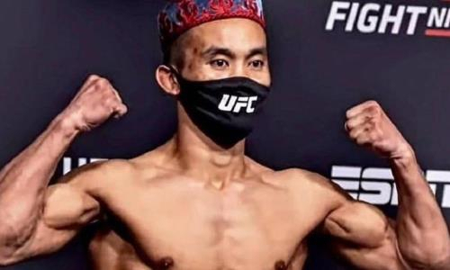 Казахскому бойцу предрекли поражение в UFC