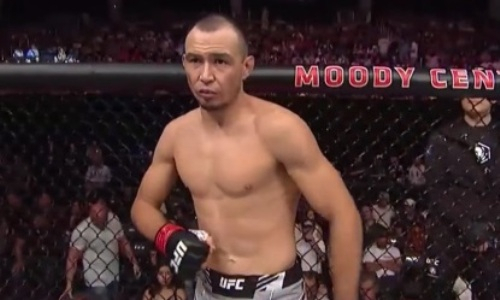 «Я разнервничался». Казахский боец UFC поделился неожиданной проблемой в крайнем поединке
