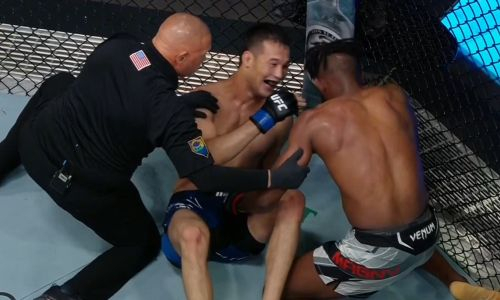 Видео победного боя Шавката Рахмонова против «Сенсации» в UFC