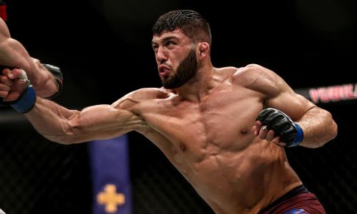 Видео полного боя Арман Царукян — Матеуш Гамрот с сенсацией в главном событии турнира UFC