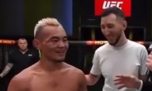 Казахский боец UFC попал в курьезную ситуацию после победы. Видео