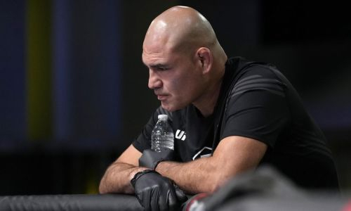 Жертва нападения экс-чемпиона UFC отрицает свою вину в растлении малолетних 