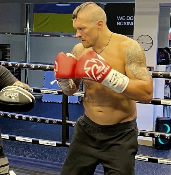 Усик набрал массу перед реваншем с Джошуа. Фото