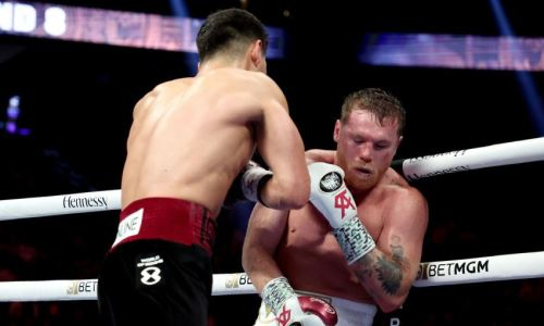 Бивол рассказал о ключевом моменте победного боя с «Канело»