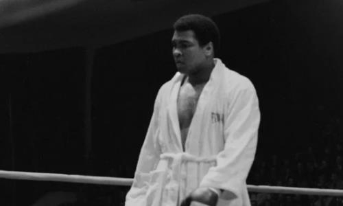 Мантию Мохаммеда Али с «Боя века» выставили на аукцион. Названа стартовая цена