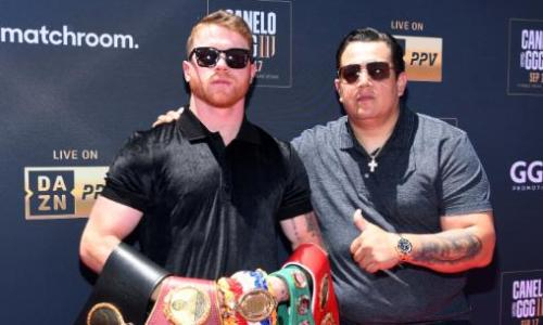 «Это было не только наше решение». Тренер «Канело» откровенно рассказал о согласии на бой с Головкиным