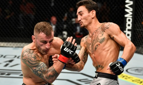 Кровавым избиением и разгромом завершился третий бой Волкановски — Холлоуэй в UFC. Видео