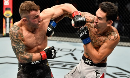 Видео полного боя Волкановски — Холлоуэй с разгромом и кровавой рубкой на UFC 276