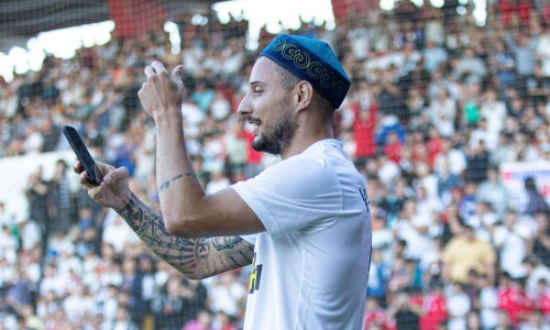 «Это классно, что казахи такие». Легионер «Актобе» высказался о камбэке в КПЛ и своей тюбетейке