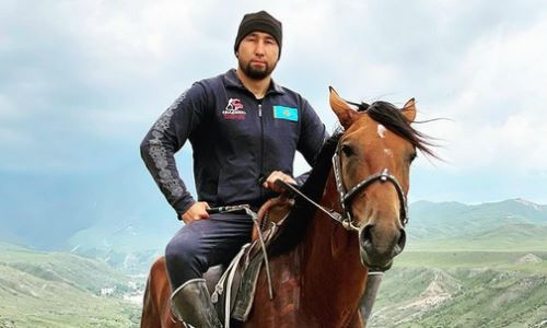 Казахстанский спарринг-партнер «Канело» заинтриговал болельщиков. Видео