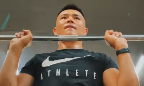 Камшыбек Кункабаев показал видео своей силовой тренировки