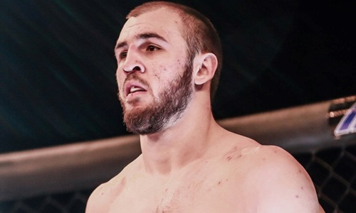 Соперник казахстанца по бою за титул лиги Хабиба не смог вылететь из Москвы