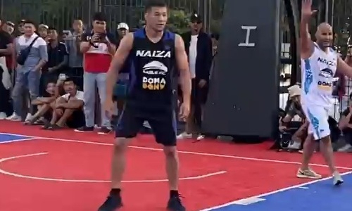 Включил «Джордана» и «задушил» соперника. Как Шавкат Рахмонов в баскетбол играл. Видео