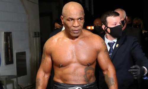 56-летний Майк Тайсон вернулся в ринг и не пожалел оппонента. Видео