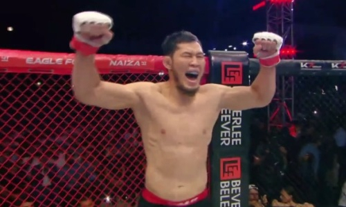 «Третий бой неизбежен». Казахстанскому чемпиону лиги Хабиба предрекли поражение