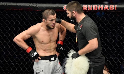 «Могу уничтожить». Обидчик казахстанца в UFC выступил с громким заявлением