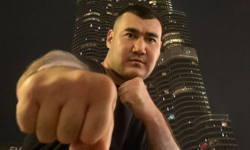 Спарринг-партнер Усика из Казахстана провел тренировку c наставником Уайлдера на яхте. Видео