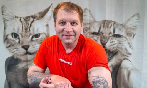 «Как избавиться от пуза?». Александр Емельяненко раскрыл секрет своего идеального пресса. Видео