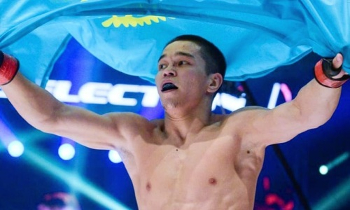 Казахстанский боец не согласился с решением судей в победном бою Асу Алмабаева