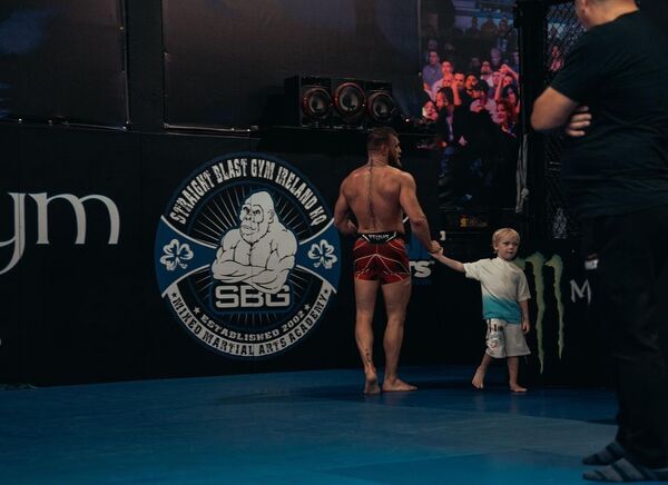 Макгрегор показал фото своего первого тренировочного зала