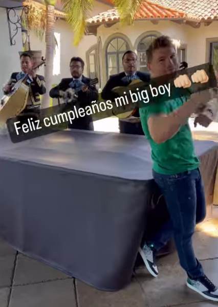 «Канело» приостановил подготовку к третьему бою с Головкиным. Подробности