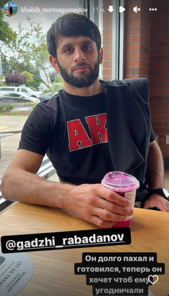 «Теперь он хочет, чтобы ему угодничали». Хабиб Нурмагомедов высказался в адрес российского бойца