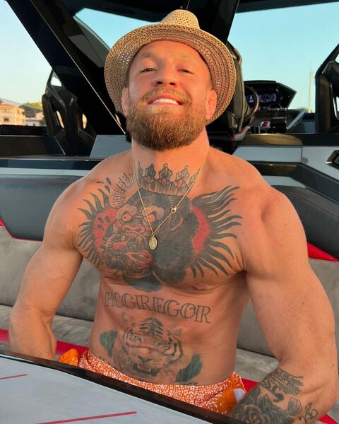 Макгрегор показал фото актуальной формы