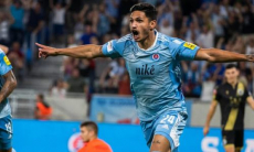 Клуб экс-наставника «Кайрата» чудом обыграл обидчика «Тобола» и вышел в группу Лиги Конференций. Видео