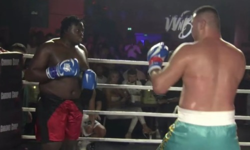 Видео боя с двумя нокдаунами и нокаутом казахстанского спарринг-партнера Усика