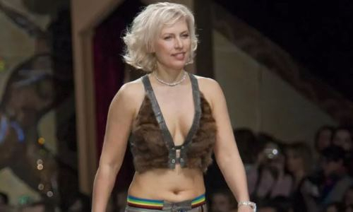 Беременная 46-летняя экс-чемпионка мира по боксу родом из Казахстана вышла замуж в Израиле. Видео