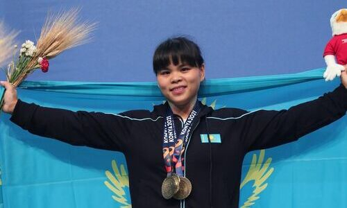 Тяжелоатлетка Чиншанло выиграла «золото» для Казахстана