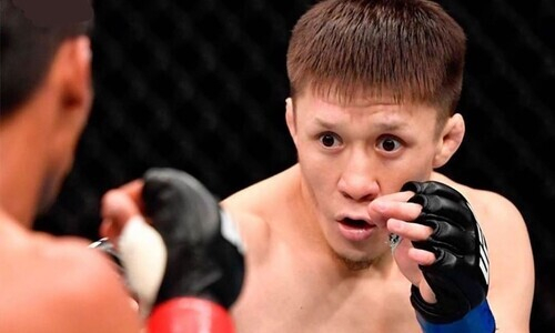 Появилось видео боксерского поединка Жалгаса Жумагулова против чемпиона WBC