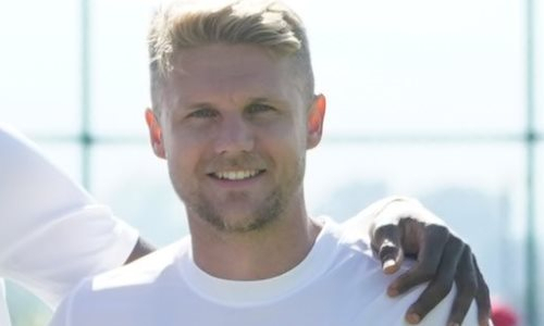 Клуб казахстанца после выездной победы возглавил европейский чемпионат